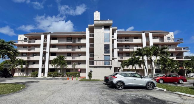 pinelakevillagecondo_13